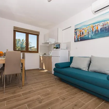 Appartement Family-friendly With Swimming Pool Drvenik Veliki, Drvenik - 16377 *