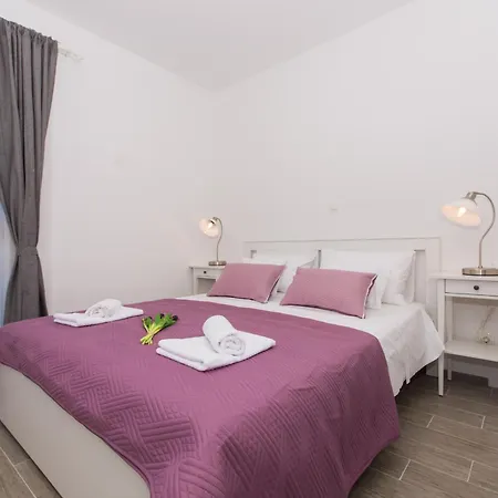 Appartement Family-friendly With Swimming Pool Drvenik Veliki, Drvenik - 16377