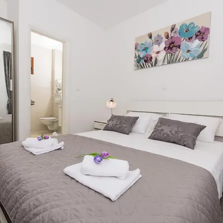 Family-friendly With Swimming Pool Drvenik Veliki, Drvenik - 16377 Appartement Veliki Drvenik