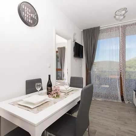 Appartement Family-friendly With Swimming Pool Drvenik Veliki, Drvenik - 16377 Veliki Drvenik