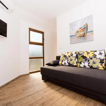 Appartement Family-friendly With Swimming Pool Drvenik Veliki, Drvenik - 16377 Veliki Drvenik