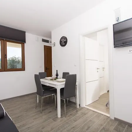 Appartement Family-friendly With Swimming Pool Drvenik Veliki, Drvenik - 16377 *