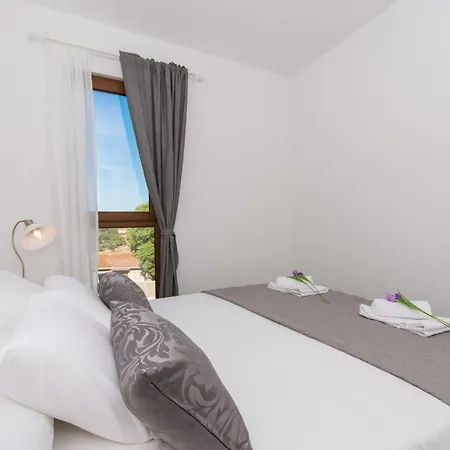 Family-friendly With Swimming Pool Drvenik Veliki, Drvenik - 16377 Appartement Veliki Drvenik