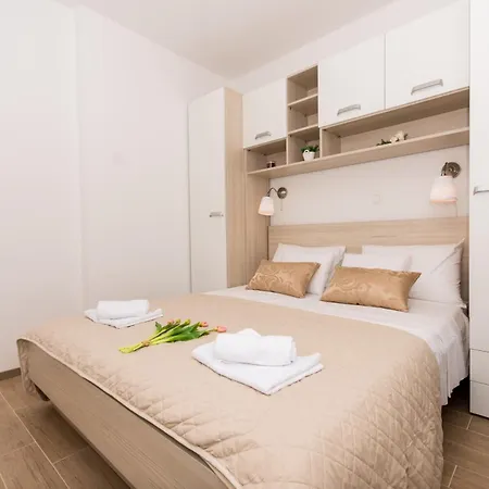 Family-friendly With Swimming Pool Drvenik Veliki, Drvenik - 16377 Appartement Veliki Drvenik