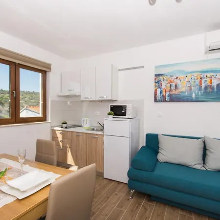 Appartement Family-friendly With Swimming Pool Drvenik Veliki, Drvenik - 16377 *